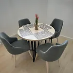 White Shell - Cozy & Stylish In Old Town