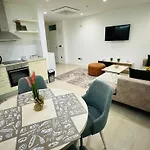 White Shell - Cozy & Stylish In Old Town